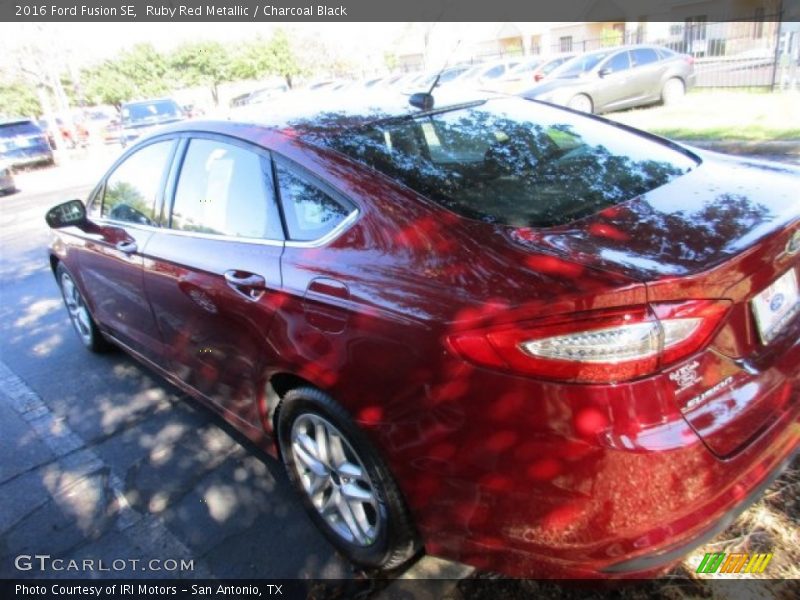 Ruby Red Metallic / Charcoal Black 2016 Ford Fusion SE