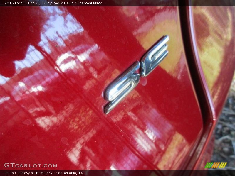 Ruby Red Metallic / Charcoal Black 2016 Ford Fusion SE
