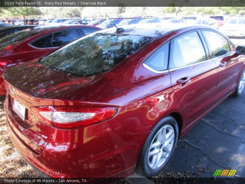 Ruby Red Metallic / Charcoal Black 2016 Ford Fusion SE