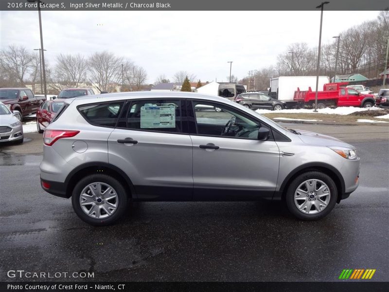 Ingot Silver Metallic / Charcoal Black 2016 Ford Escape S