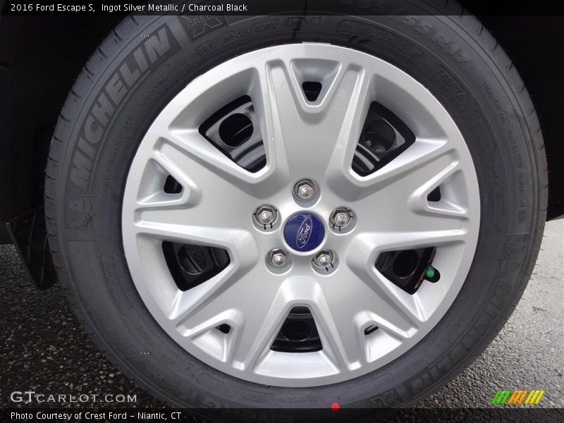 Ingot Silver Metallic / Charcoal Black 2016 Ford Escape S