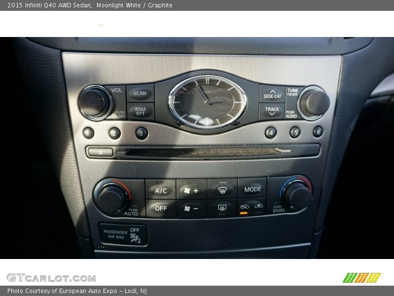 Moonlight White / Graphite 2015 Infiniti Q40 AWD Sedan
