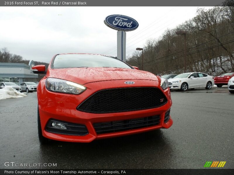 Race Red / Charcoal Black 2016 Ford Focus ST