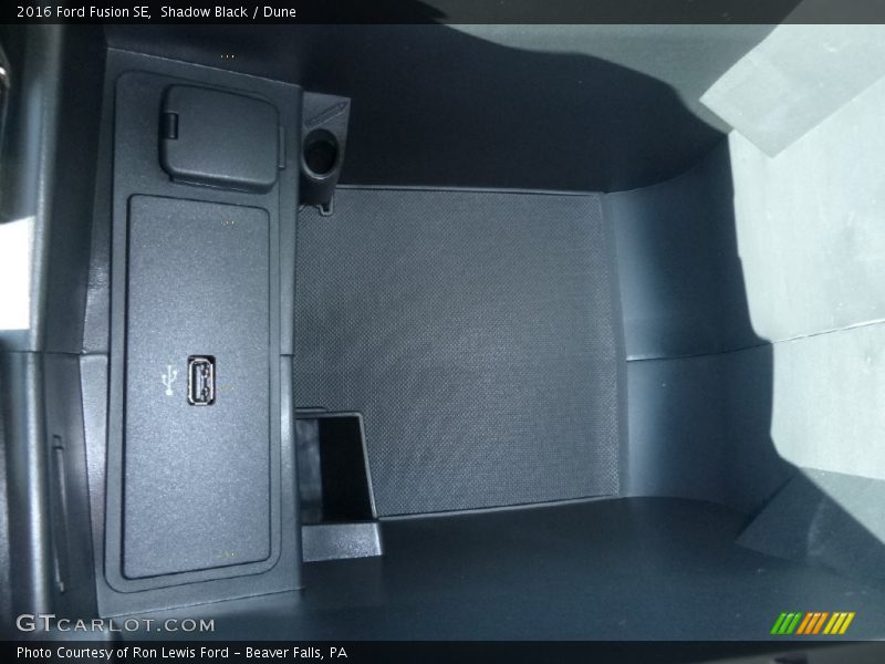 Shadow Black / Dune 2016 Ford Fusion SE