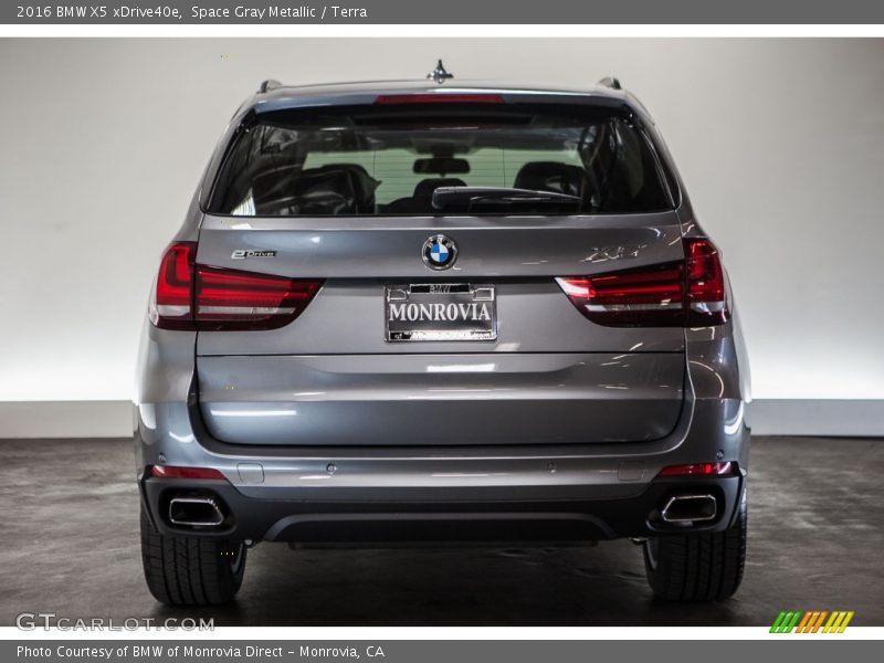 Space Gray Metallic / Terra 2016 BMW X5 xDrive40e