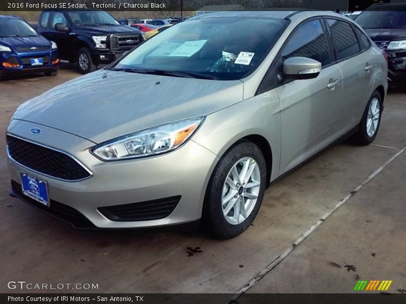 Tectonic / Charcoal Black 2016 Ford Focus SE Sedan