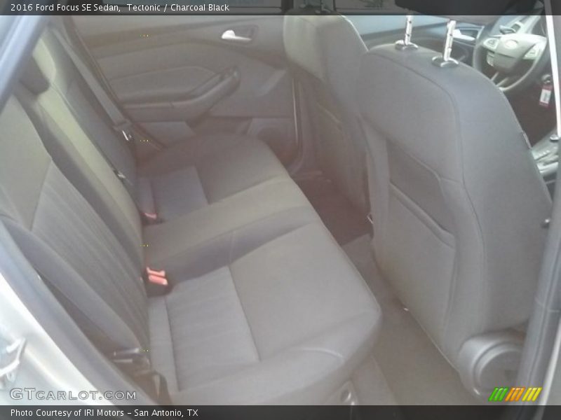 Tectonic / Charcoal Black 2016 Ford Focus SE Sedan