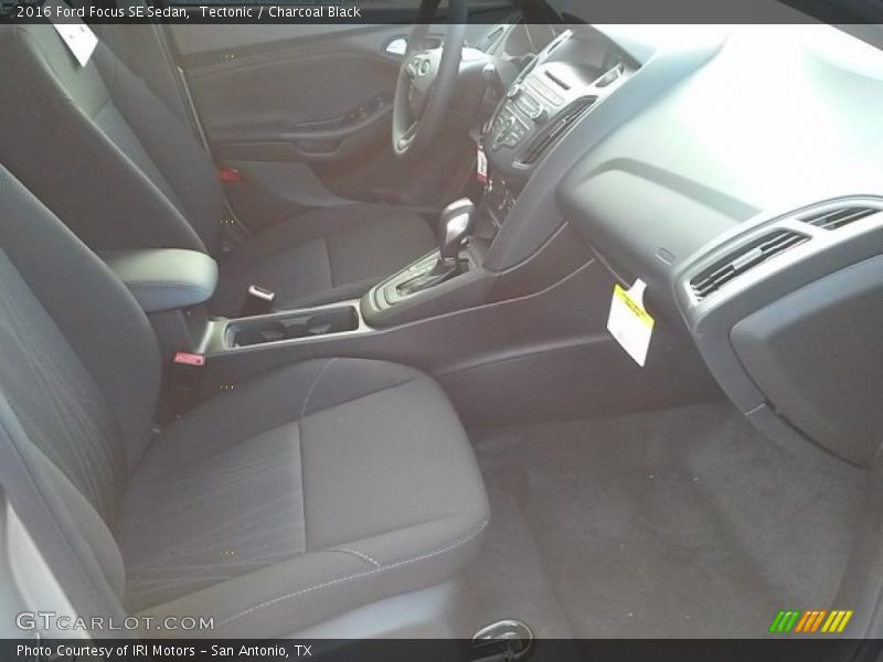 Tectonic / Charcoal Black 2016 Ford Focus SE Sedan