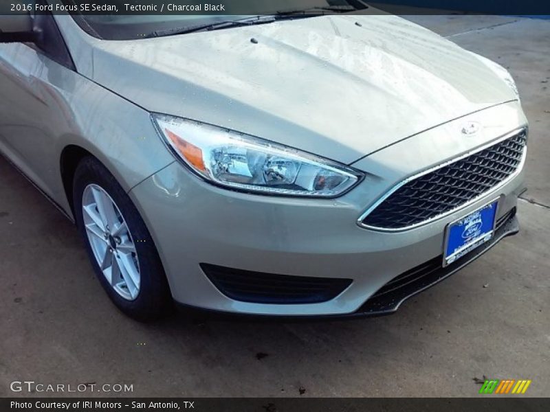 Tectonic / Charcoal Black 2016 Ford Focus SE Sedan