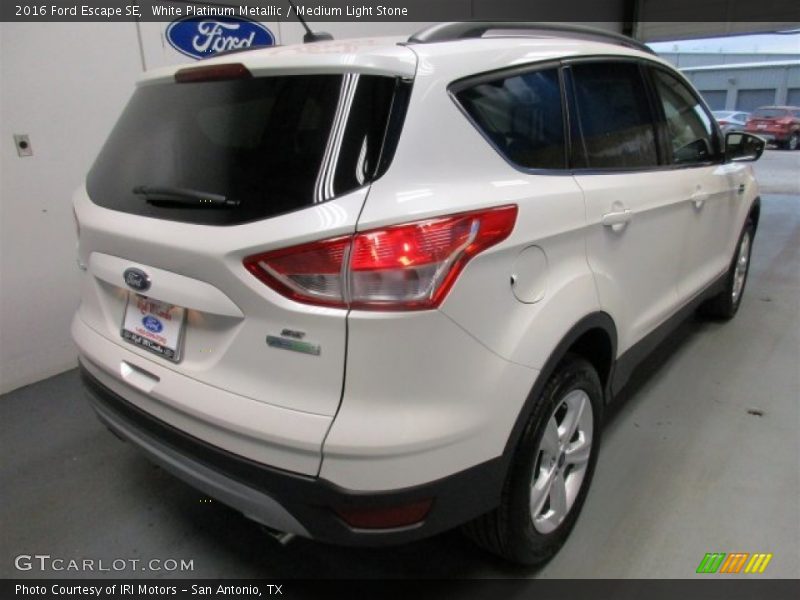 White Platinum Metallic / Medium Light Stone 2016 Ford Escape SE