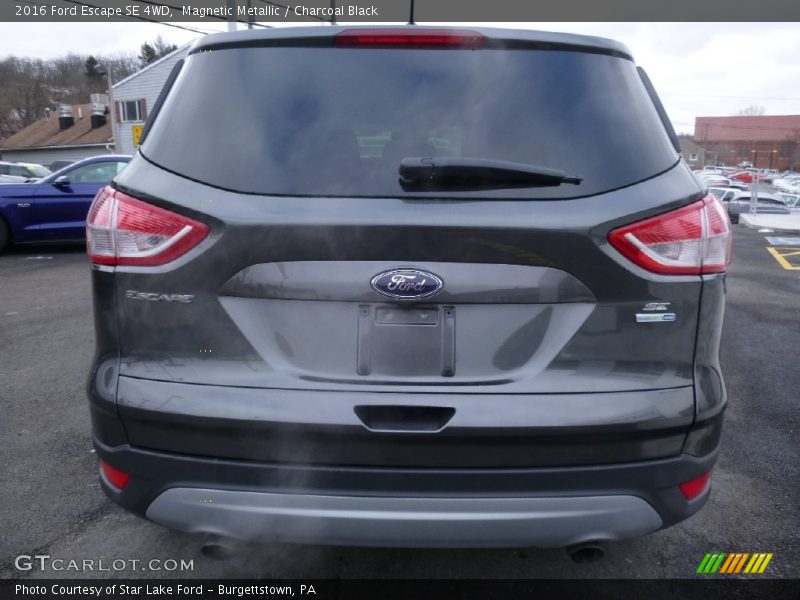 Magnetic Metallic / Charcoal Black 2016 Ford Escape SE 4WD