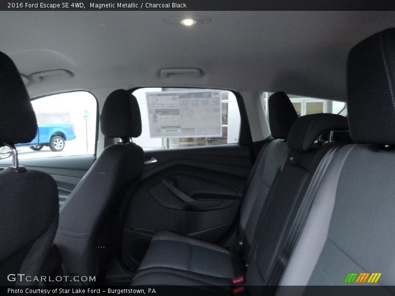 Magnetic Metallic / Charcoal Black 2016 Ford Escape SE 4WD
