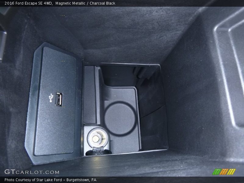 Magnetic Metallic / Charcoal Black 2016 Ford Escape SE 4WD