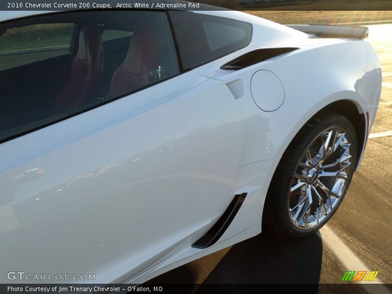 Arctic White / Adrenaline Red 2016 Chevrolet Corvette Z06 Coupe