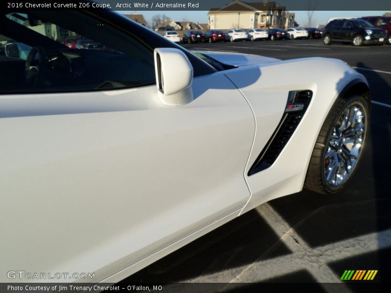 Arctic White / Adrenaline Red 2016 Chevrolet Corvette Z06 Coupe