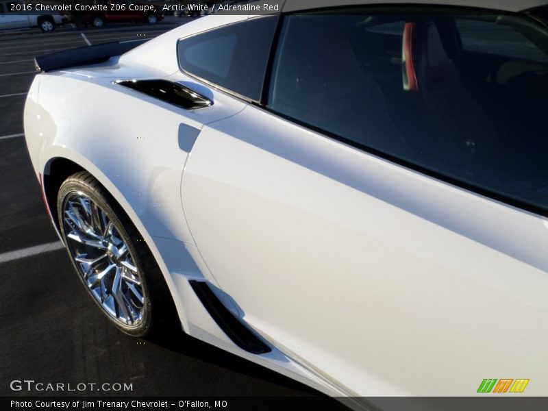 Arctic White / Adrenaline Red 2016 Chevrolet Corvette Z06 Coupe