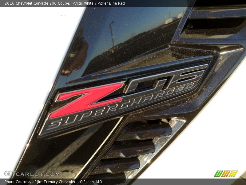 Arctic White / Adrenaline Red 2016 Chevrolet Corvette Z06 Coupe