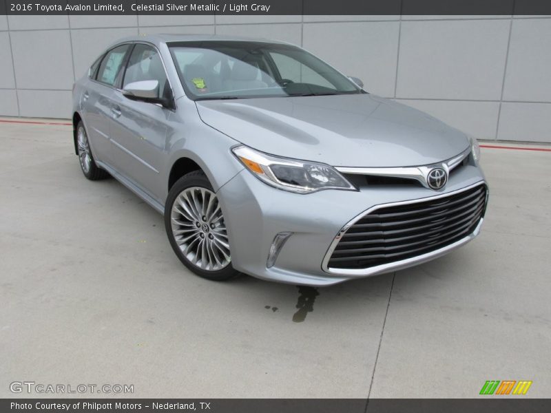 Front 3/4 View of 2016 Avalon Limited