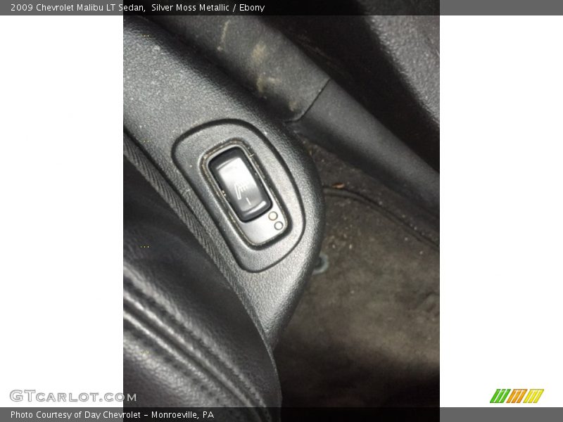 Silver Moss Metallic / Ebony 2009 Chevrolet Malibu LT Sedan