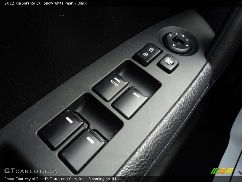 Snow White Pearl / Black 2012 Kia Sorento LX