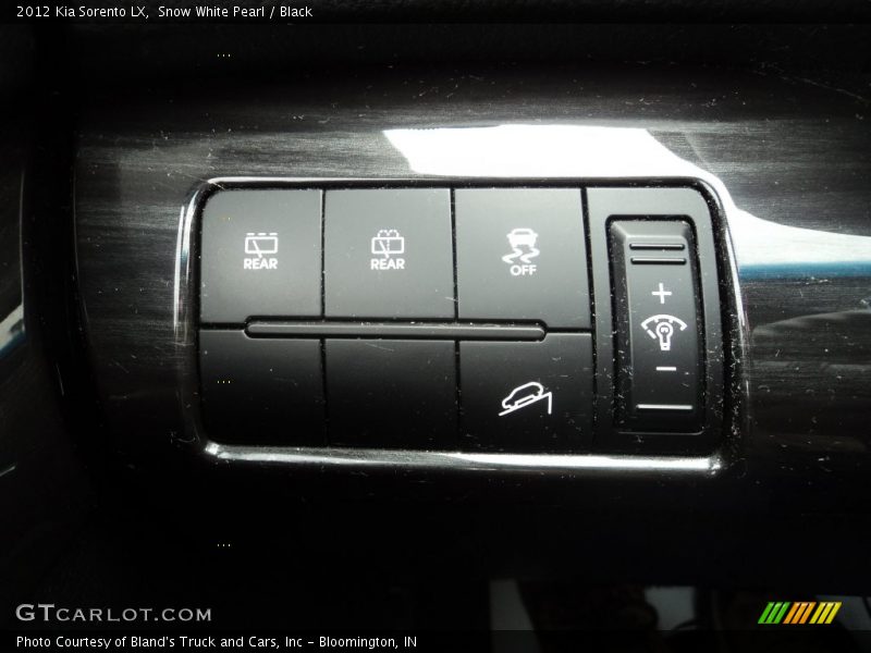 Snow White Pearl / Black 2012 Kia Sorento LX