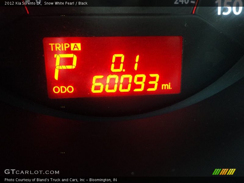 Snow White Pearl / Black 2012 Kia Sorento LX