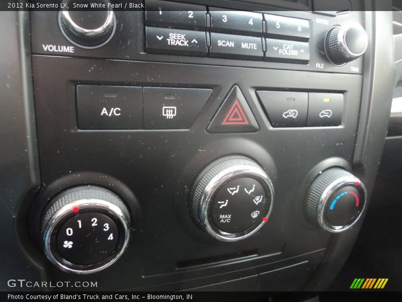 Snow White Pearl / Black 2012 Kia Sorento LX