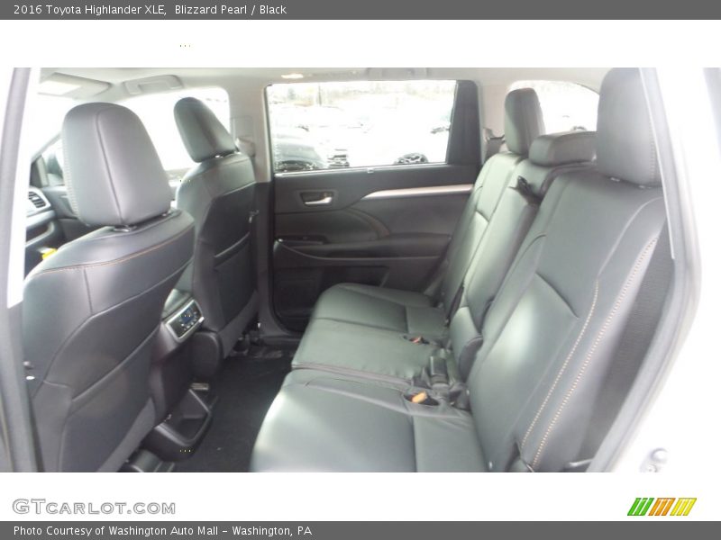 Blizzard Pearl / Black 2016 Toyota Highlander XLE