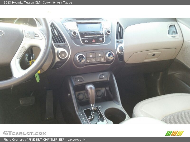 Cotton White / Taupe 2013 Hyundai Tucson GLS