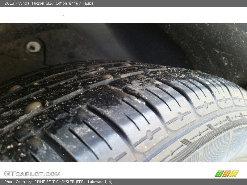 Cotton White / Taupe 2013 Hyundai Tucson GLS