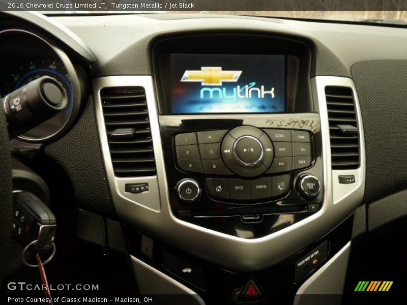 Tungsten Metallic / Jet Black 2016 Chevrolet Cruze Limited LT