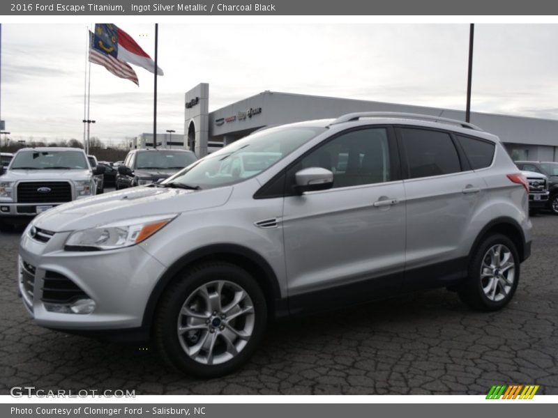 Front 3/4 View of 2016 Escape Titanium