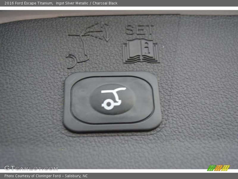 Ingot Silver Metallic / Charcoal Black 2016 Ford Escape Titanium