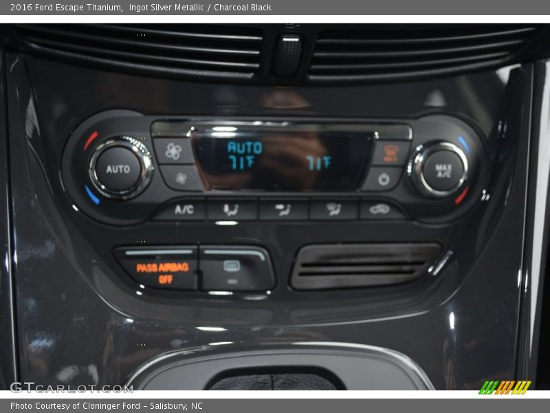 Ingot Silver Metallic / Charcoal Black 2016 Ford Escape Titanium