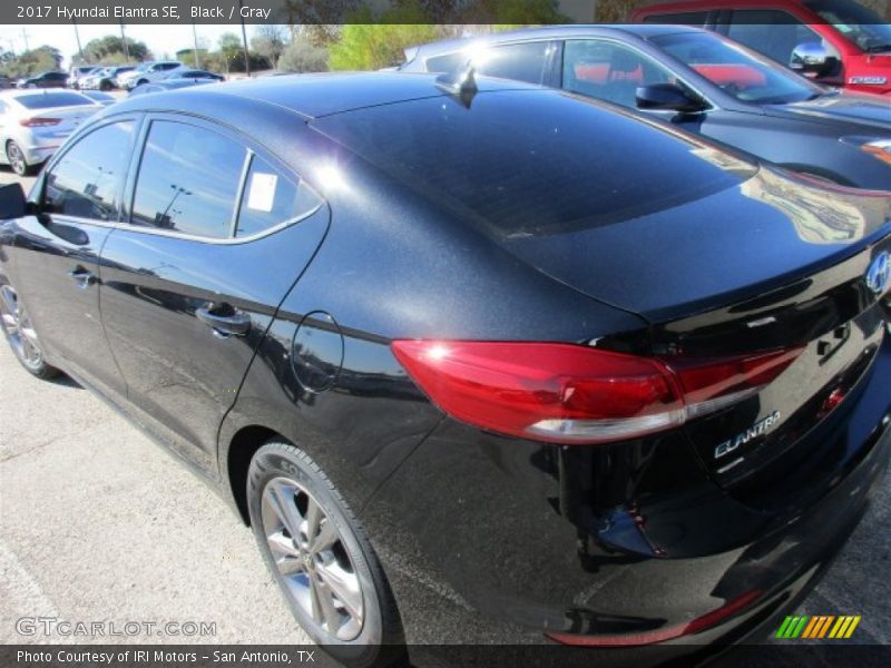 Black / Gray 2017 Hyundai Elantra SE