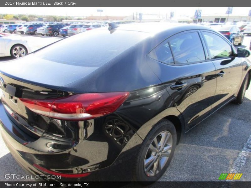 Black / Gray 2017 Hyundai Elantra SE