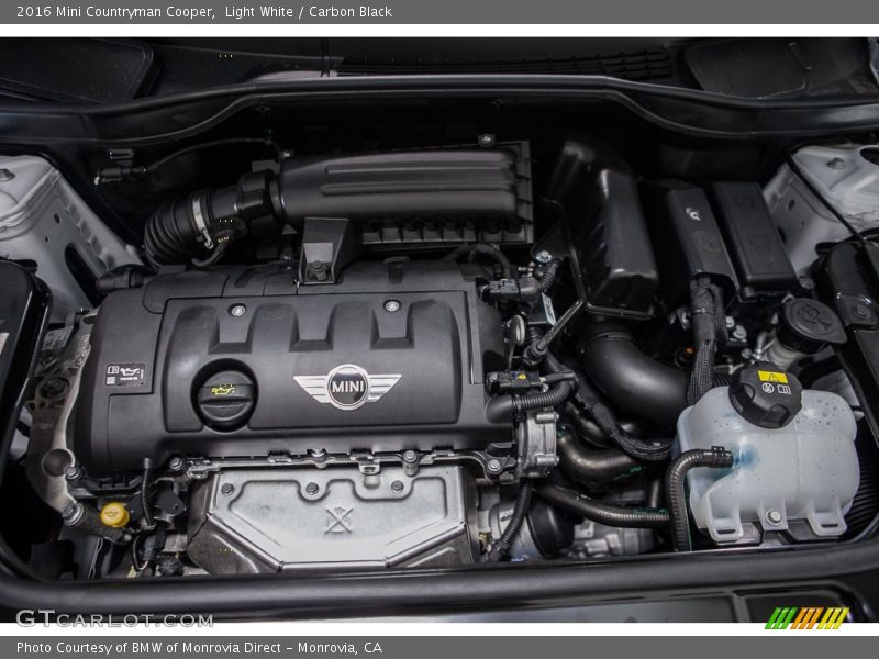 Light White / Carbon Black 2016 Mini Countryman Cooper