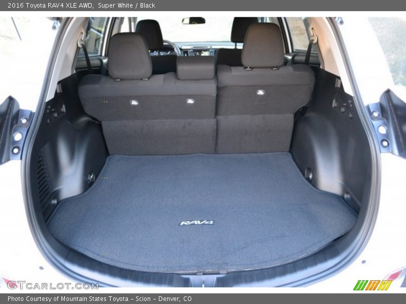 Super White / Black 2016 Toyota RAV4 XLE AWD