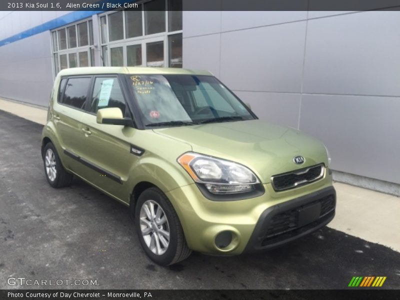Alien Green / Black Cloth 2013 Kia Soul 1.6