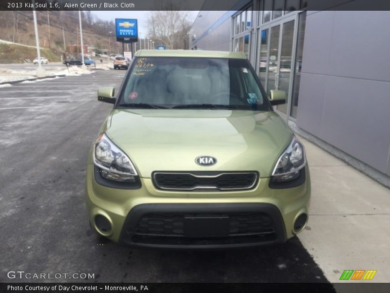 Alien Green / Black Cloth 2013 Kia Soul 1.6