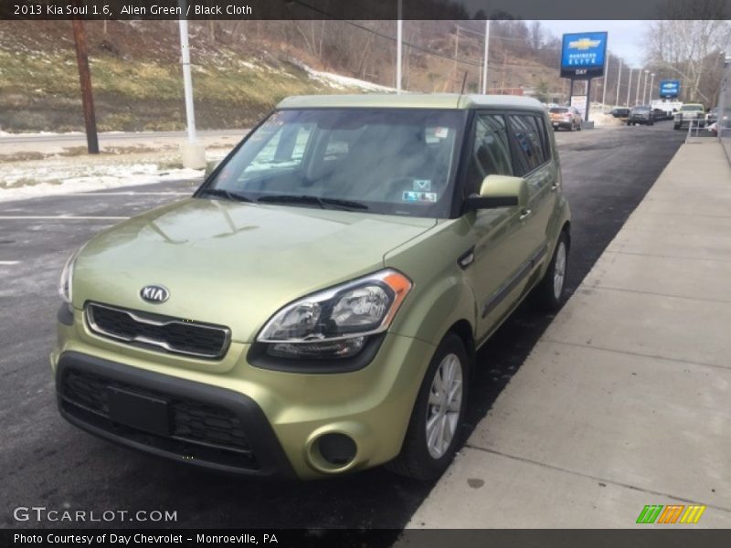 Alien Green / Black Cloth 2013 Kia Soul 1.6