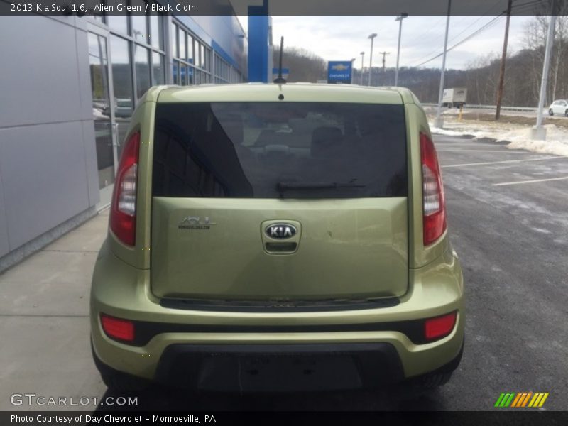 Alien Green / Black Cloth 2013 Kia Soul 1.6