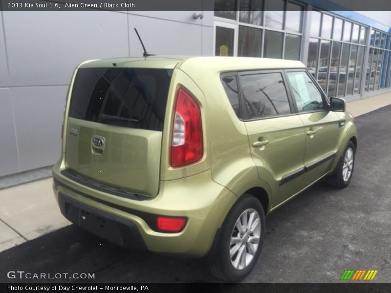 Alien Green / Black Cloth 2013 Kia Soul 1.6