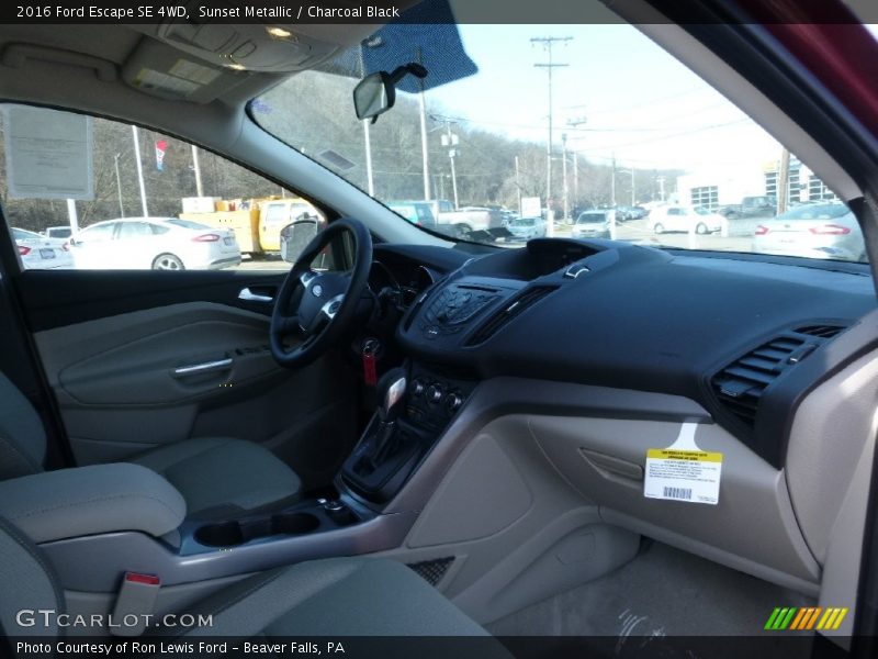 Sunset Metallic / Charcoal Black 2016 Ford Escape SE 4WD