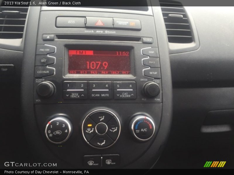 Alien Green / Black Cloth 2013 Kia Soul 1.6