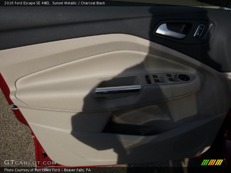 Sunset Metallic / Charcoal Black 2016 Ford Escape SE 4WD