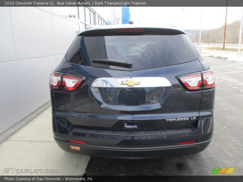 Blue Velvet Metallic / Dark Titanium/Light Titanium 2016 Chevrolet Traverse LS
