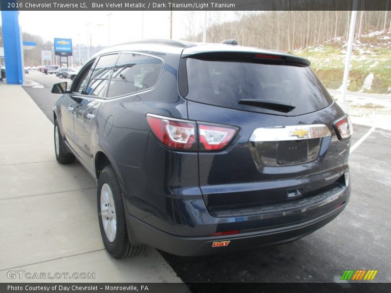 Blue Velvet Metallic / Dark Titanium/Light Titanium 2016 Chevrolet Traverse LS