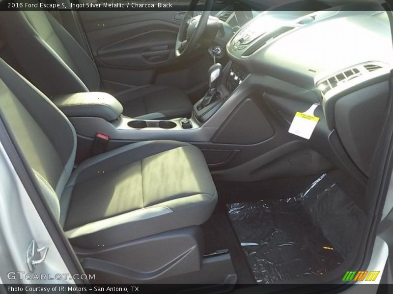 Ingot Silver Metallic / Charcoal Black 2016 Ford Escape S