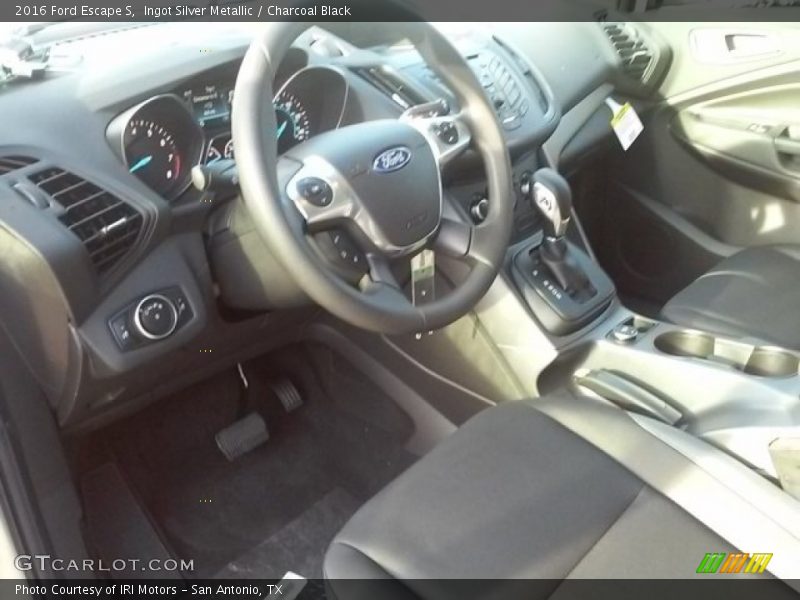 Ingot Silver Metallic / Charcoal Black 2016 Ford Escape S